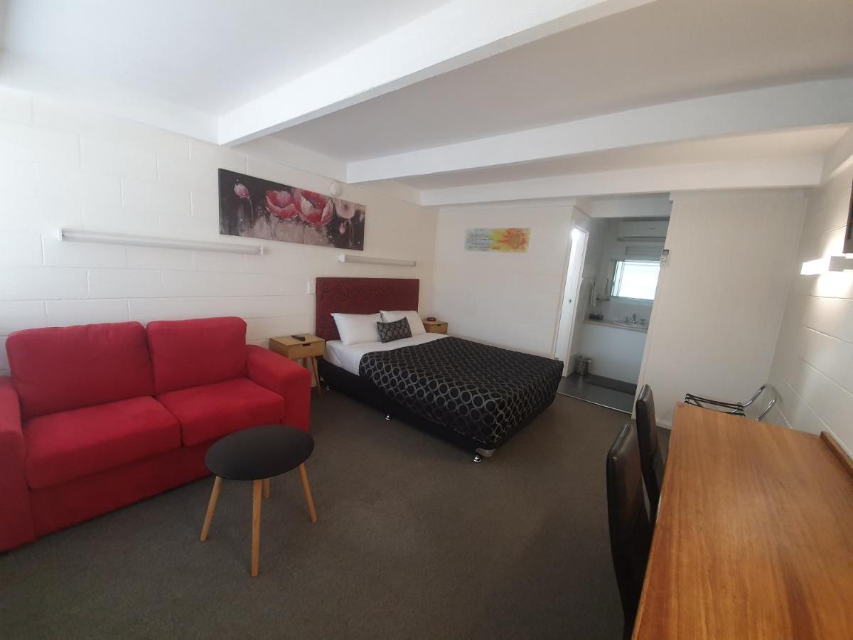 Charles Sturt Motor Inn Вест-Вайалонг Екстер'єр фото